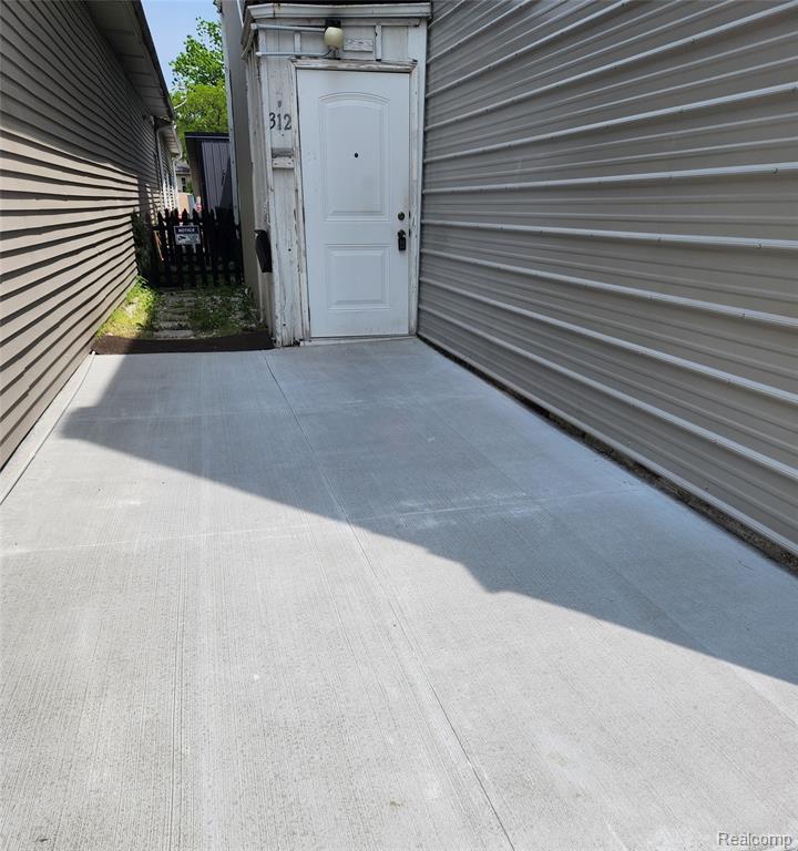 310 N Main Street E, Davison, MI 48423 — Photo 29