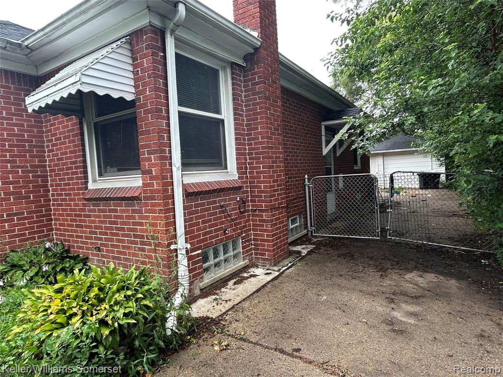 18573 Elkhart Street, Harper Woods, MI 48225 — Photo 10