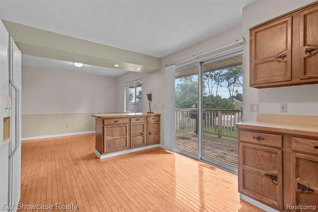 7675 VISGER Avenue, Waterford, MI 48329 — Photo 12