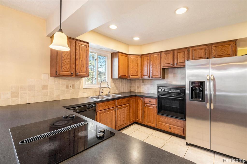 9170 ROBERT BURKE Drive, Brighton, MI 48116 — Photo 9