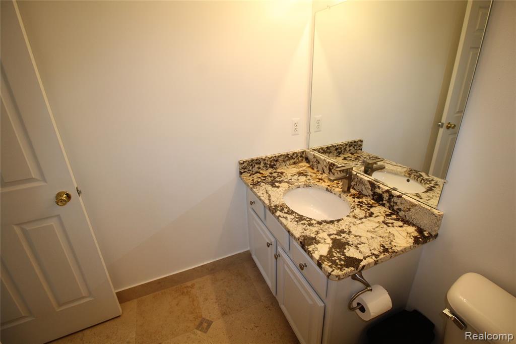 2224 Leighton Drive, Utica, MI 48317 — Photo 23