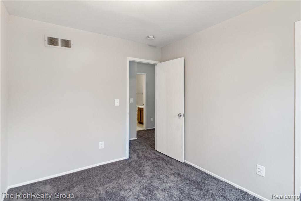 43101 LANCELOT Drive, Canton, MI 48188 — Photo 36