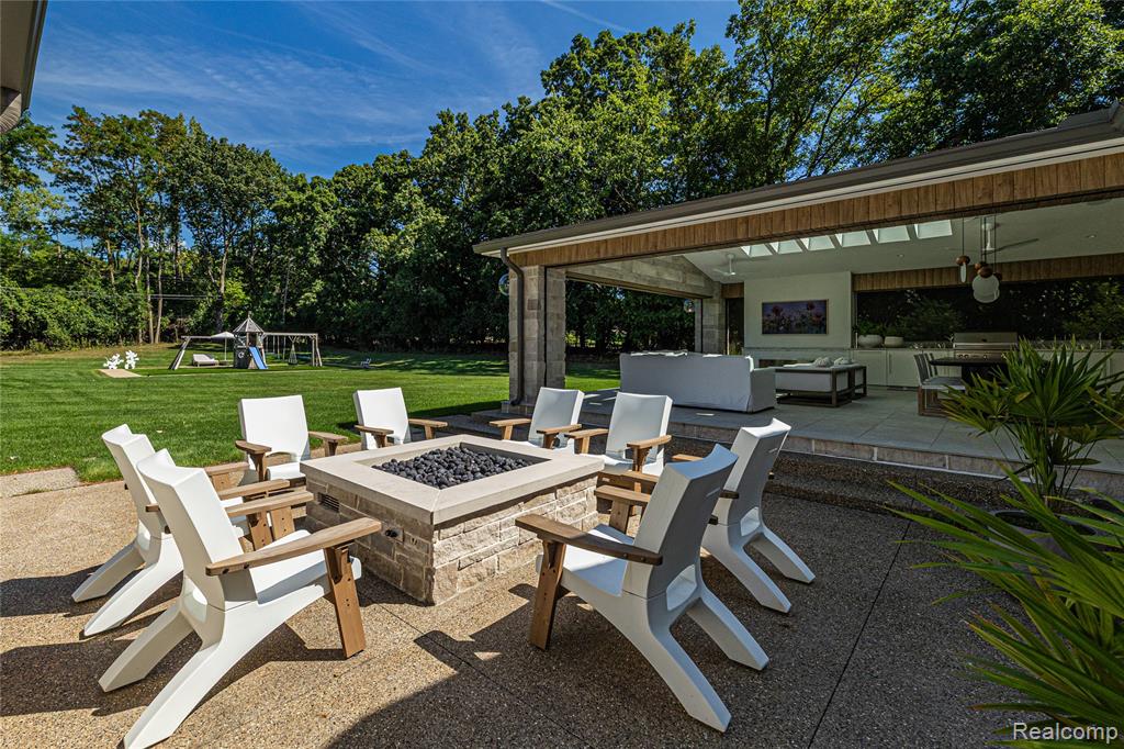 4806 Walnut Lake Road, Bloomfield Hills, MI 48301 — Photo 38