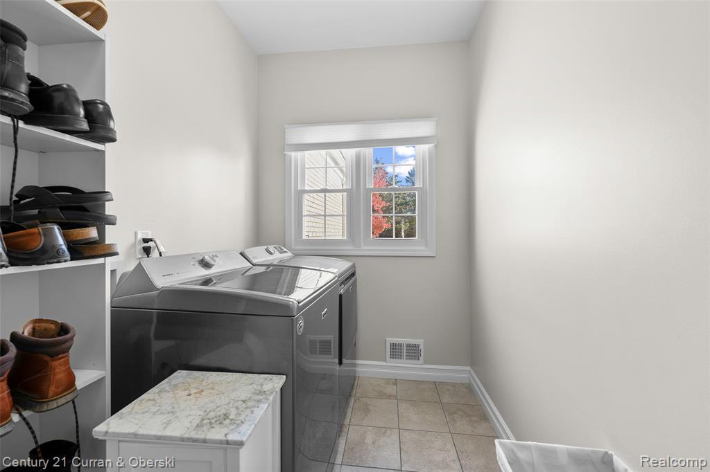48279 Chesterfield Drive S, Dearborn, MI 48187 — Photo 18