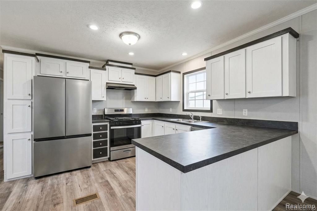 49611 Au Lac Dr E, Chesterfield, MI — Photo 4