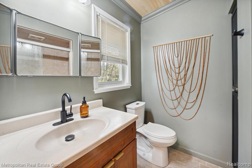 9327 LAKE CREST Drive, Whitmore Lake, MI 48189 — Photo 16