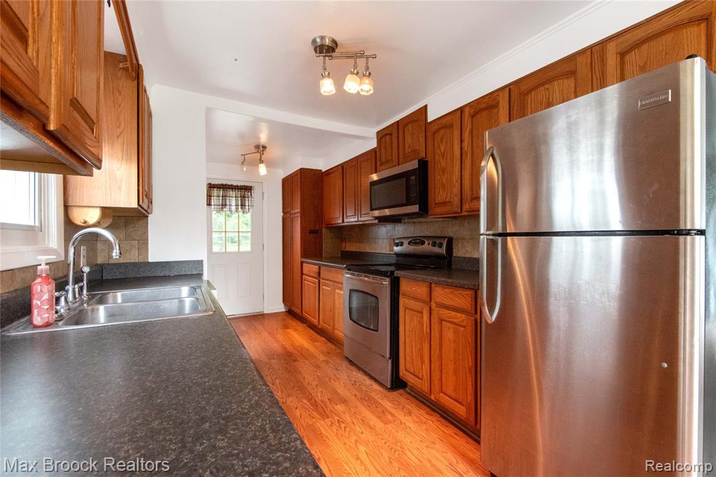 6479 Webb Drive, Flint, MI 48506 — Photo 10