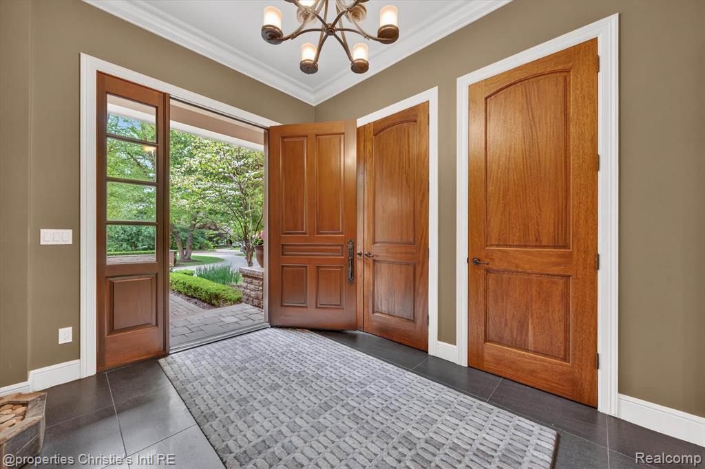 1330 Oxford Road, Beverly Hills, MI 48304 — Photo 9