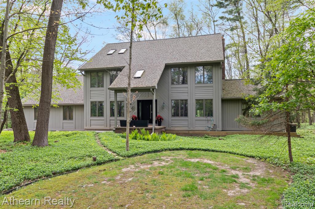 5126 Braddock Court, Brighton, MI 48114 — front exterior