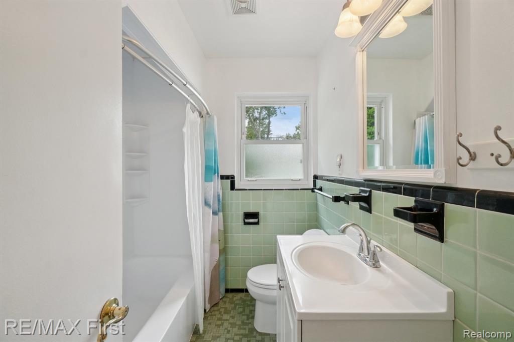 15590 Buckingham Avenue, Beverly Hills, MI 48025 — Photo 11