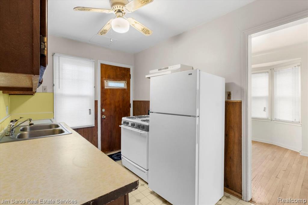 2039 Ewald Circle - Photo 4