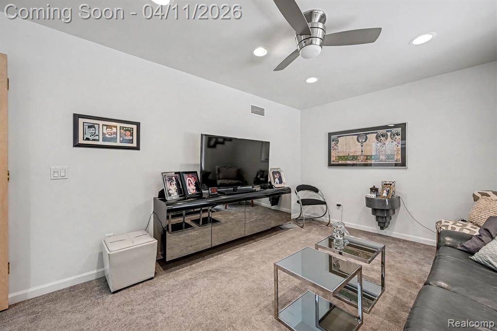 5950 Pinetree Drive, West Bloomfield, MI — Photo 9
