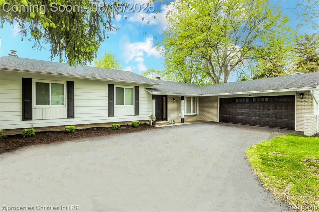 5570 Tadworth Place, West Bloomfield, MI — Photo 2