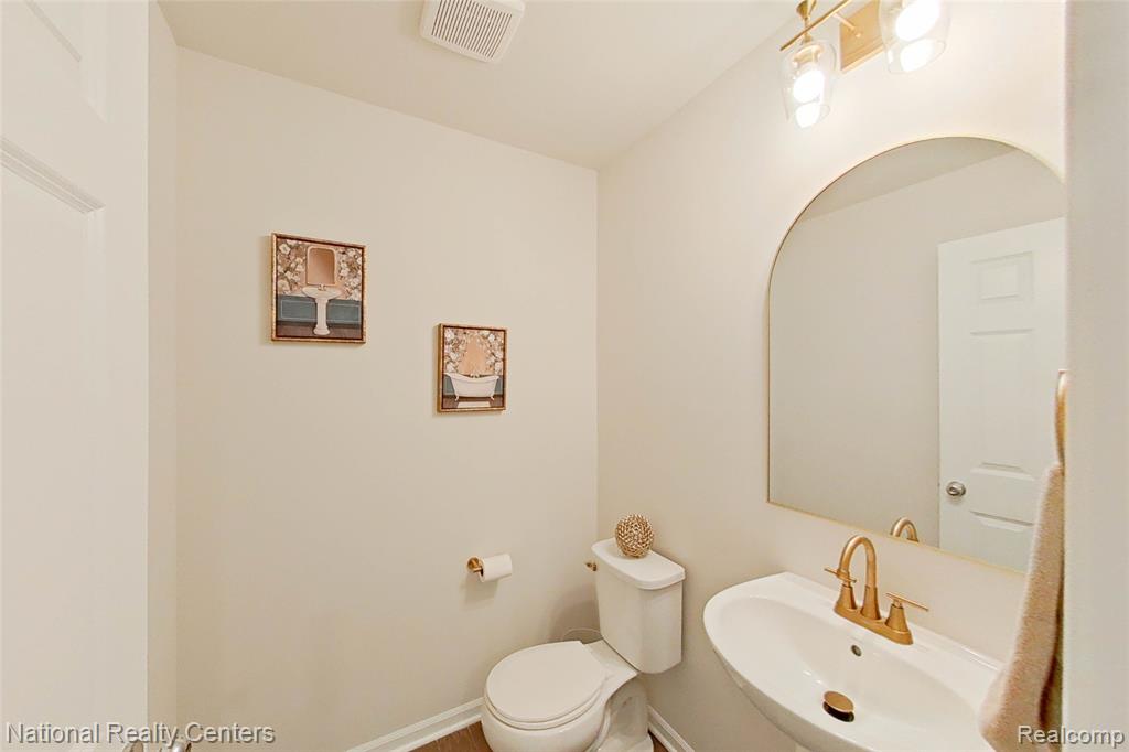 333 Saddleback Court, White Lake, MI — Photo 11