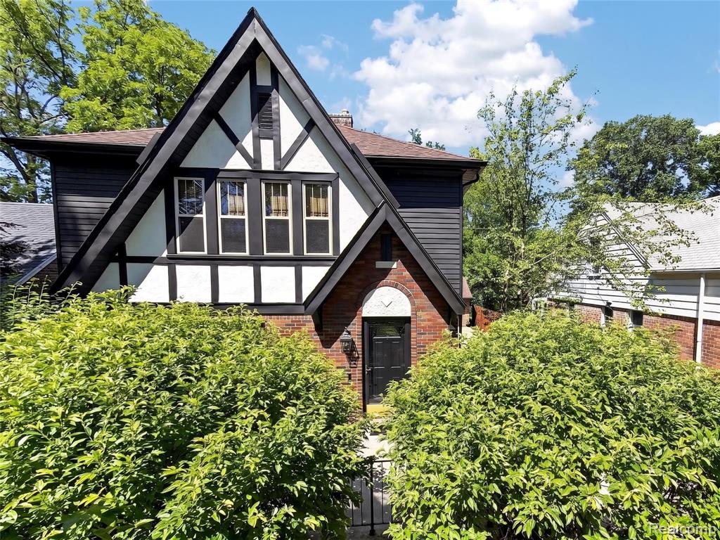 108 Maplefield Road, Pleasant Ridge, MI