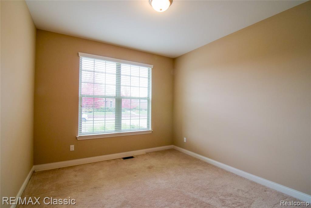 50416 Pinnacle Woods Lane, Macomb, MI 48042 — Photo 25