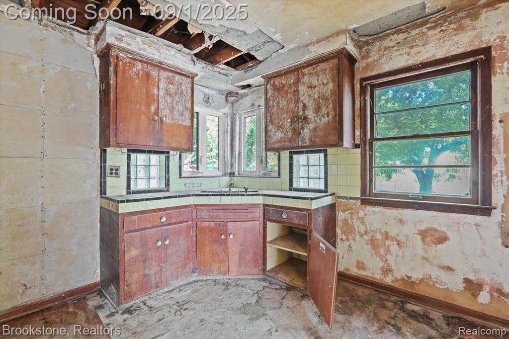 6547 Warwick Street, Detroit, MI 48228 — Photo 3