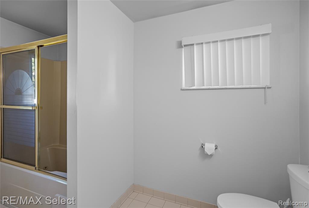 4290 Hedgethorn Circle, Burton, MI 48509 — Photo 34
