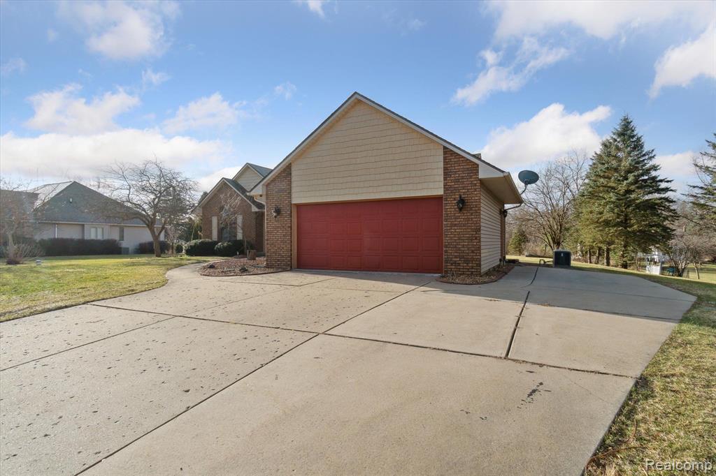 9400 ENGLISHMAN Drive, Fenton, MI 48430 — Photo 3