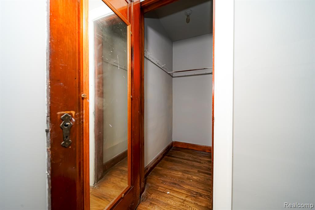 74 W BERNHARD Avenue, Hazel Park, MI 48030 — Photo 39