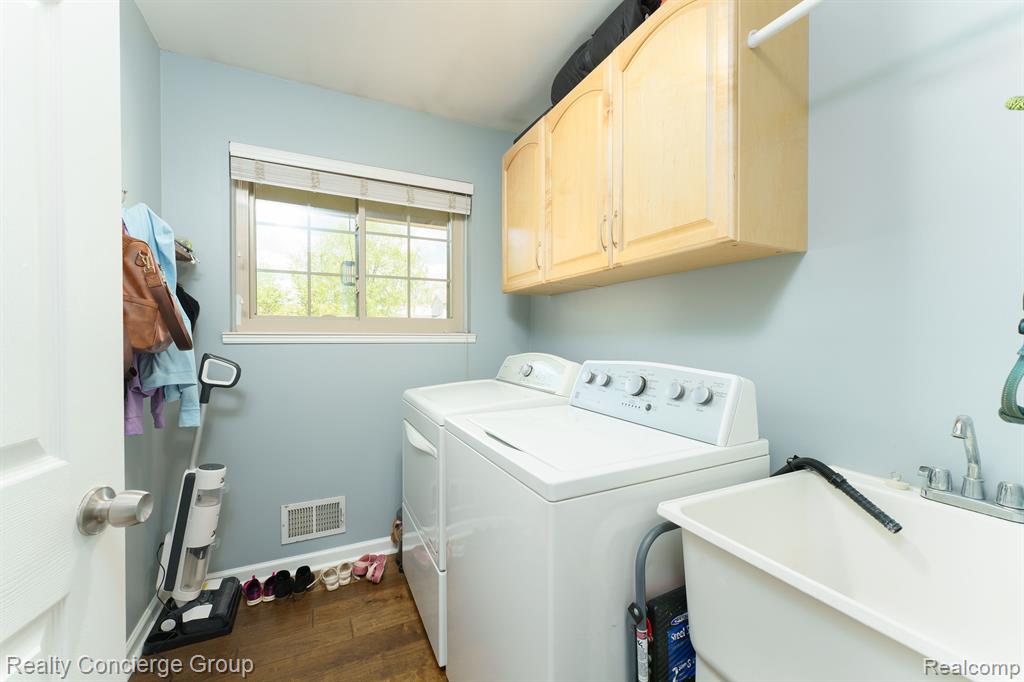 455 EAGLE Way, South Lyon, MI 48178 — Photo 12