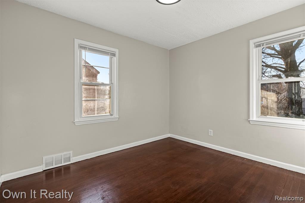 9183 Fenton Avenue, Redford, MI 48239 — Photo 17
