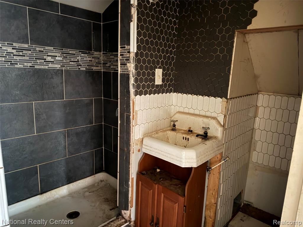 345 Colonial Lane, Algonac, MI 48001 — Photo 17