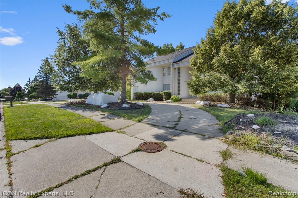 5727 Royal Wood, West Bloomfield, MI — Photo 2