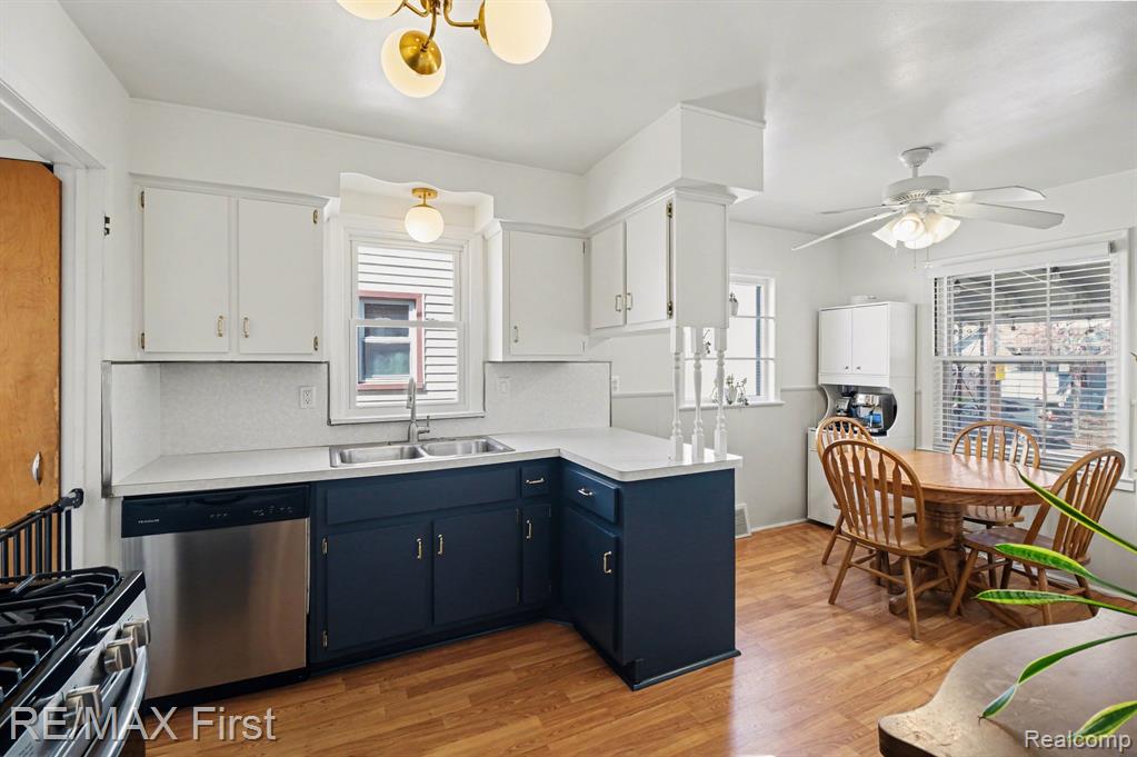 560 E Oakridge Street, Ferndale, MI 48220 — Photo 11