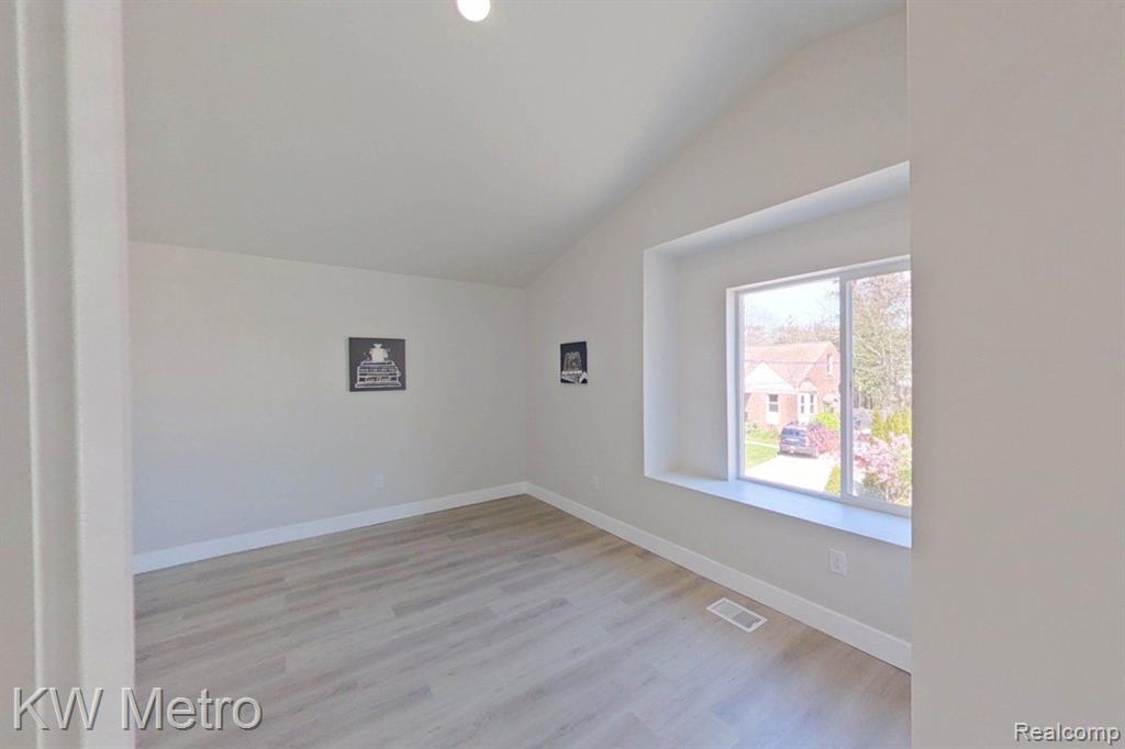 695 LIVERNOIS Street, Ferndale, MI 48220 — Photo 4