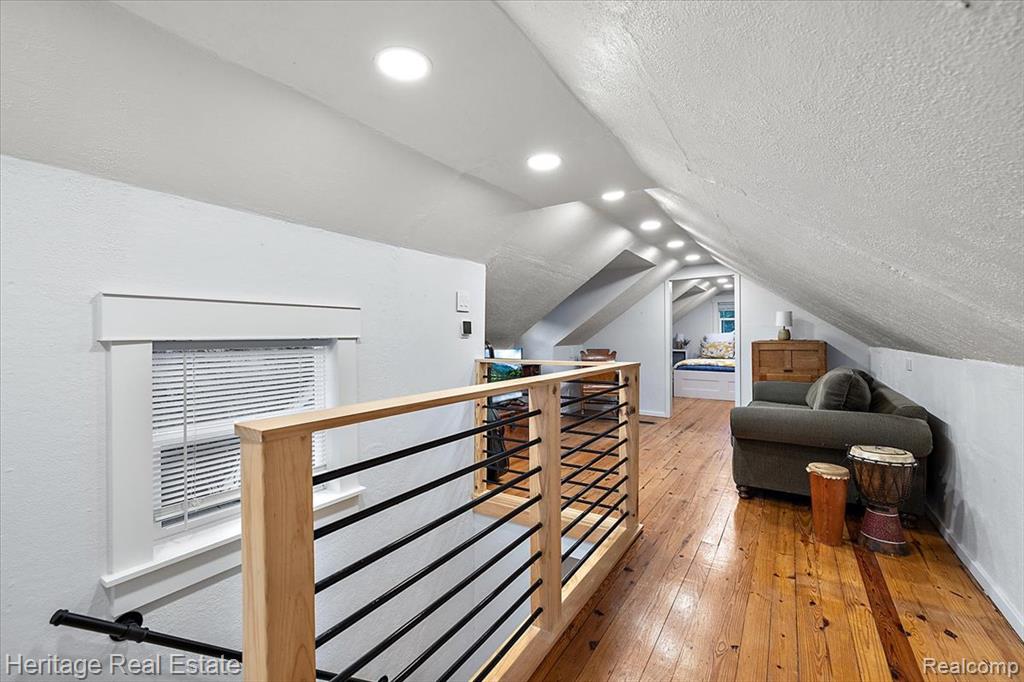 827 Alberta Street, Auburn Hills, MI 48326 — Photo 22