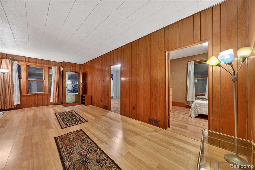 5086 Casmere Street, Detroit, MI 48212 — Photo 7