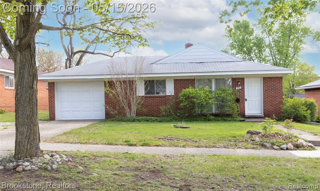 250 NOBLE, Milford, MI 48381 — Photo 2