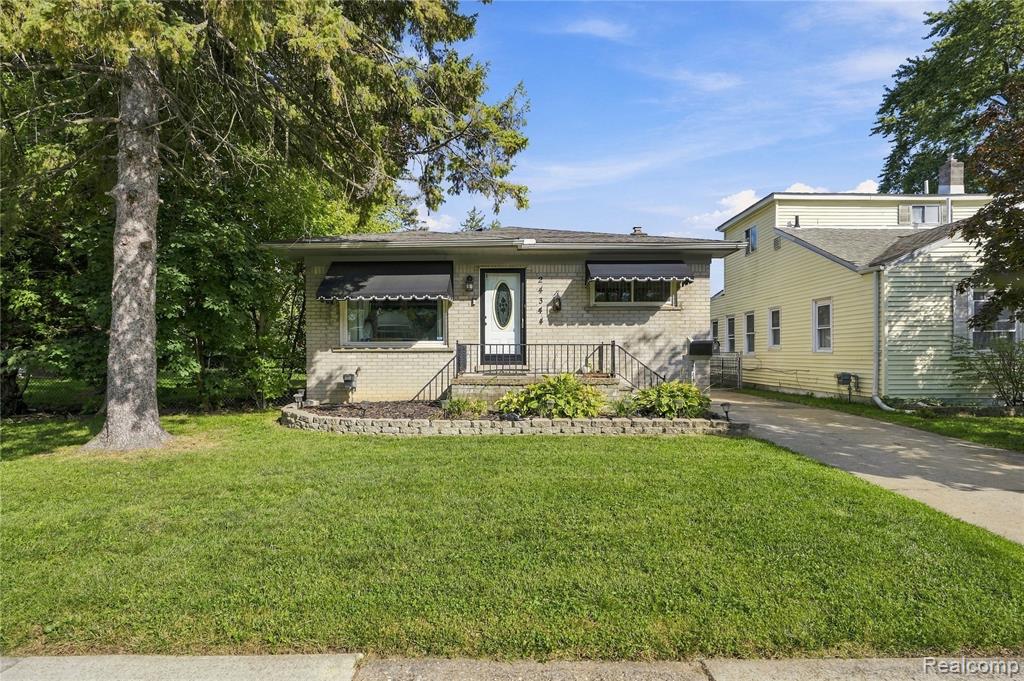 24344 Rosebud Avenue, Eastpointe, MI 48021