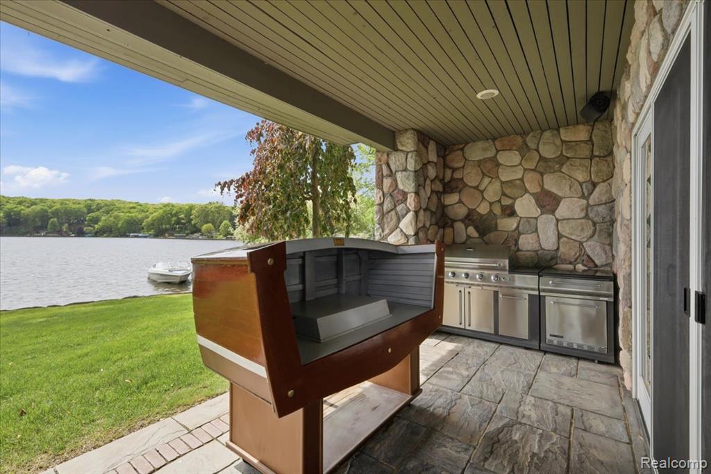 8665 Lakeview Boulevard, Clarkston, MI 48348 — Photo 76