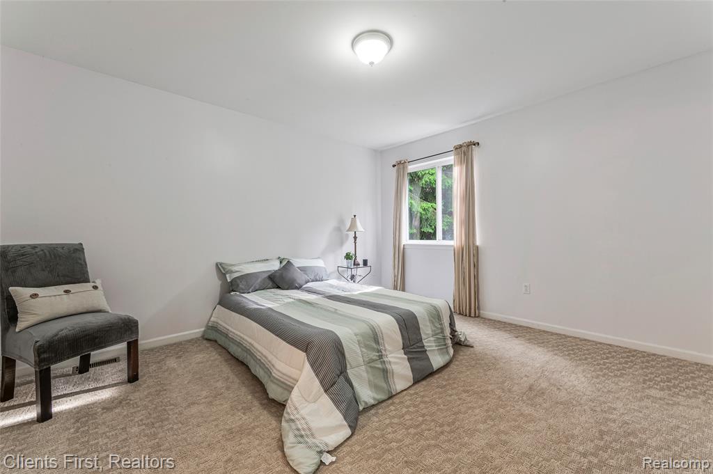 4840 Gilbo Avenue, Waterford, MI 48328 — Photo 17