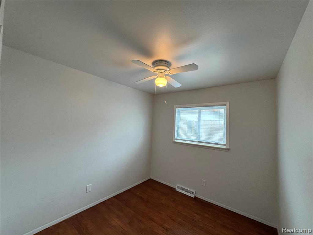 5722 CENTRALIA Street, Dearborn Heights, MI 48127 — Photo 12