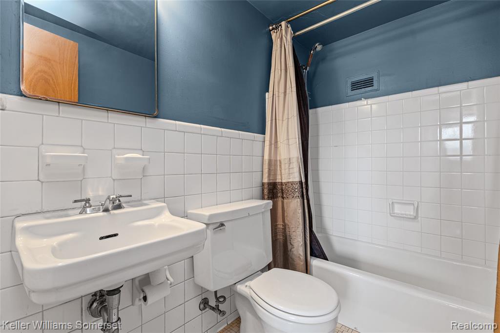 8900 Jefferson Avenue, 204, Detroit, MI 48214 — Photo 29