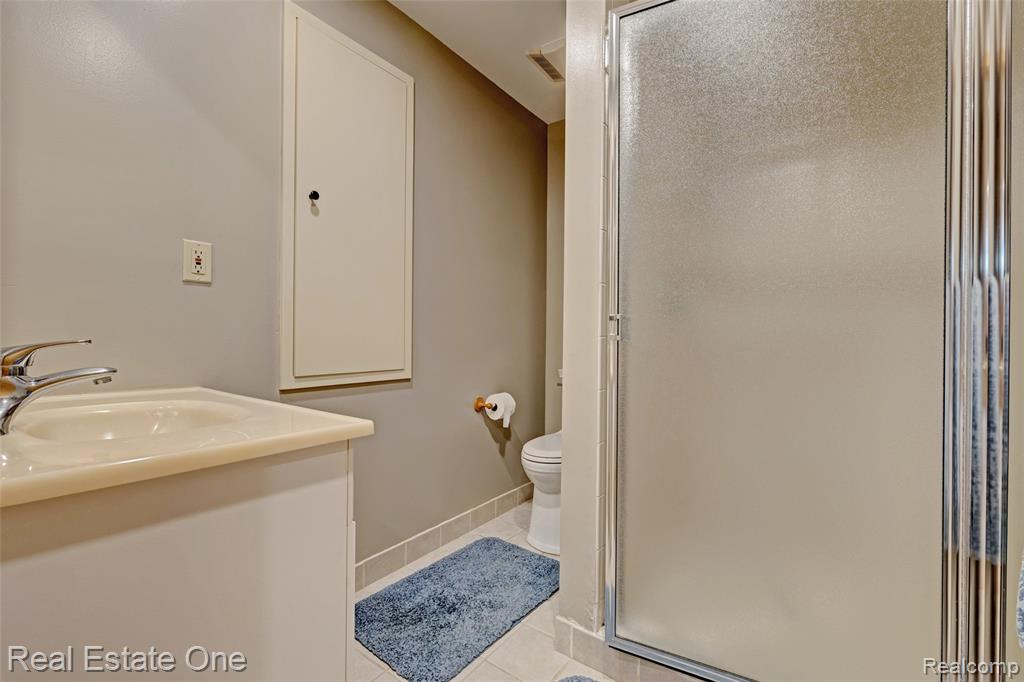 5370 Greenview Drive, Clarkston, MI 48348 — Photo 46