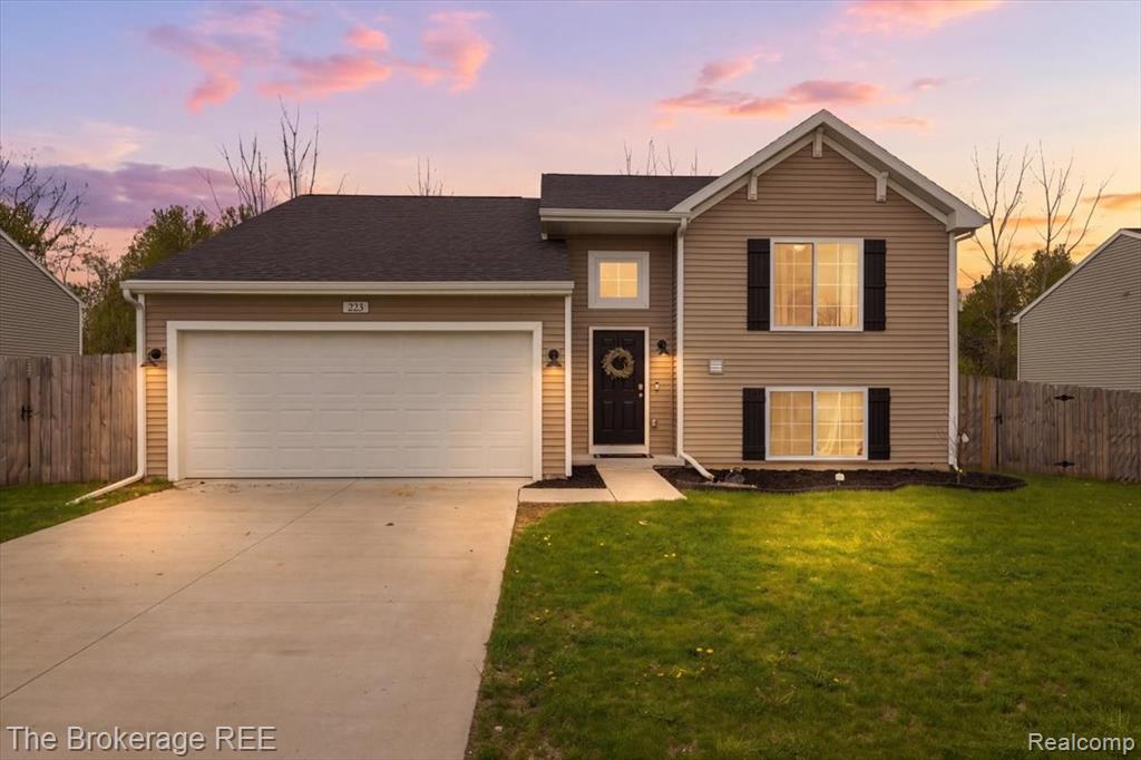 223 Creek Pointe Circle, Durand, MI 48429 — Photo 2