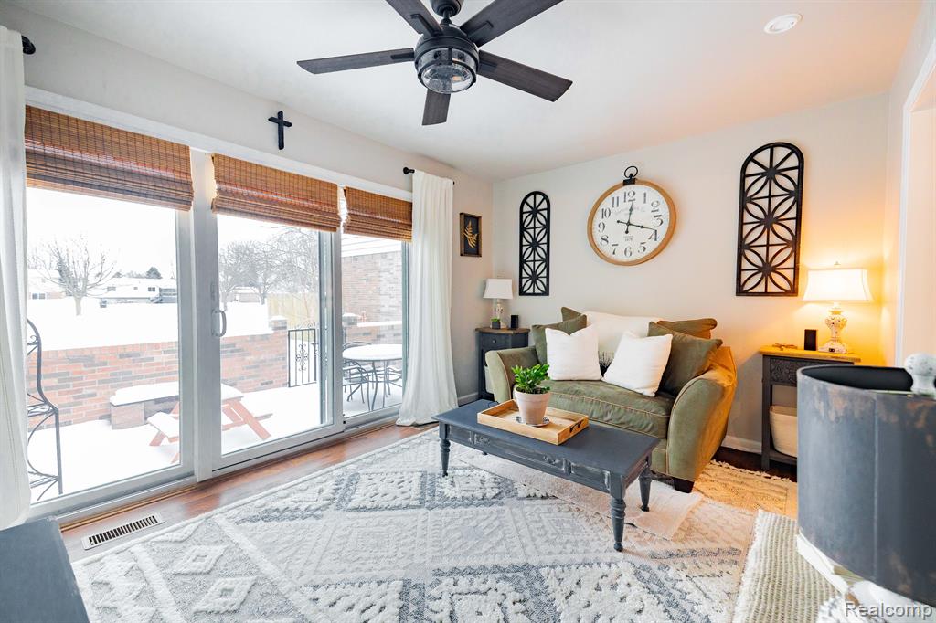 4713 LEISURE Lane, Trenton, MI 48183 — Photo 23