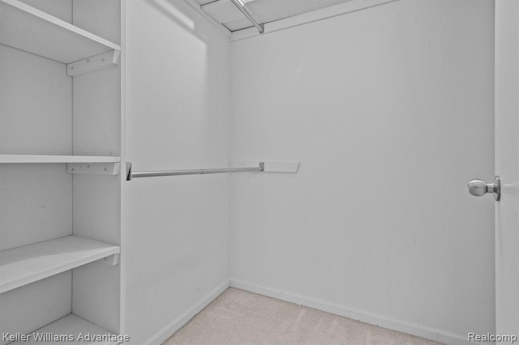 2527 PINE Drive, Wixom, MI 48393 — Photo 26