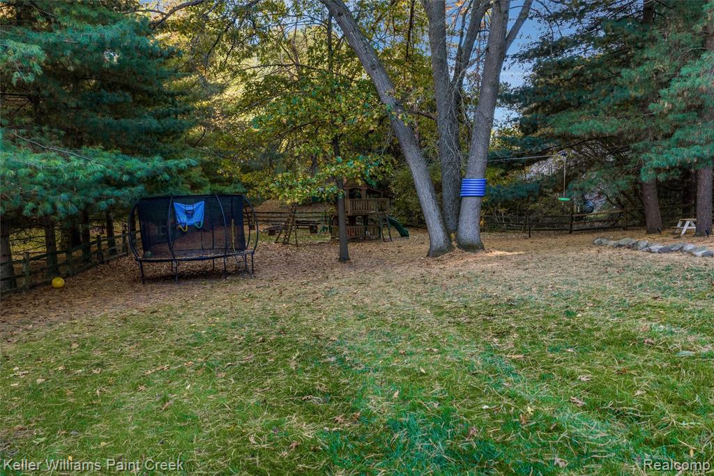 912 E Gunn Road, Rochester, MI 48306 — Photo 43