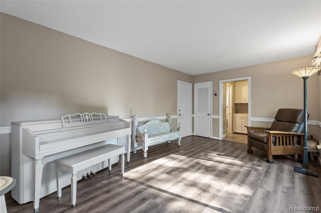 23270 Fleming Drive, Farmington, MI 48335 — Photo 12