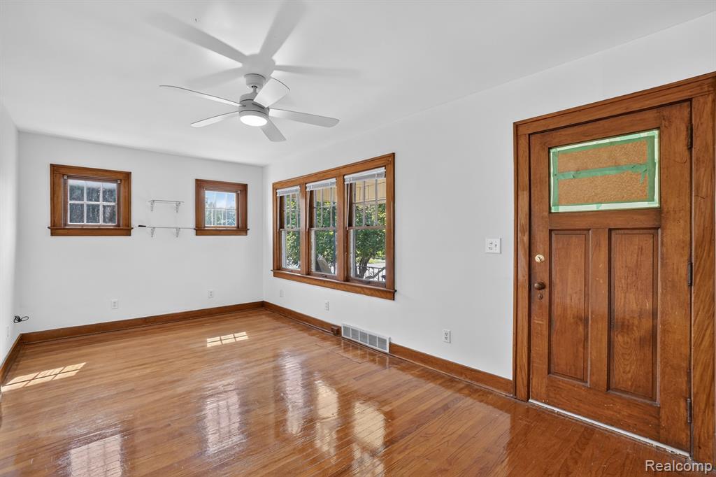 702 Leland Street, Flint, MI 48507 — Photo 9