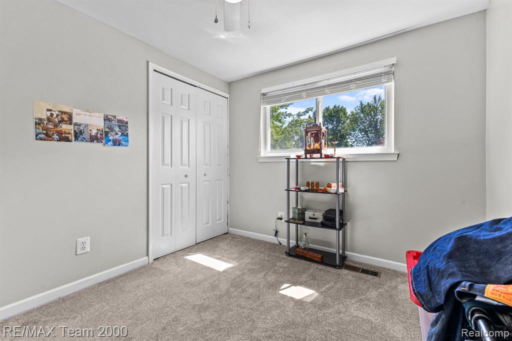 7485 Pointe Drive, Canton, MI 48187 — Photo 24