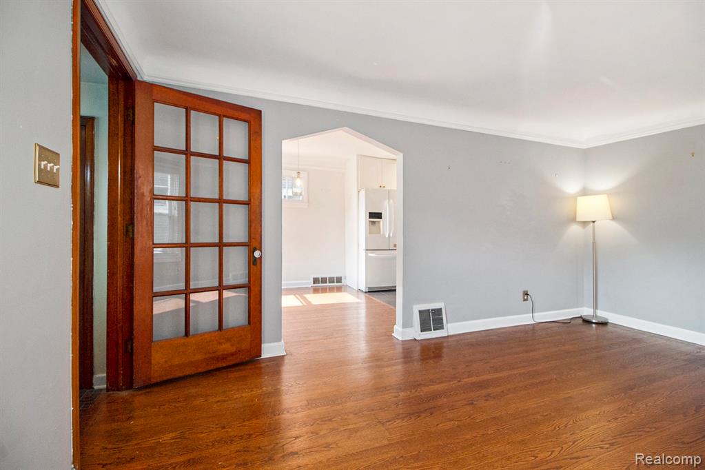 6847 Yinger Avenue, Dearborn, MI 48126 — Photo 3