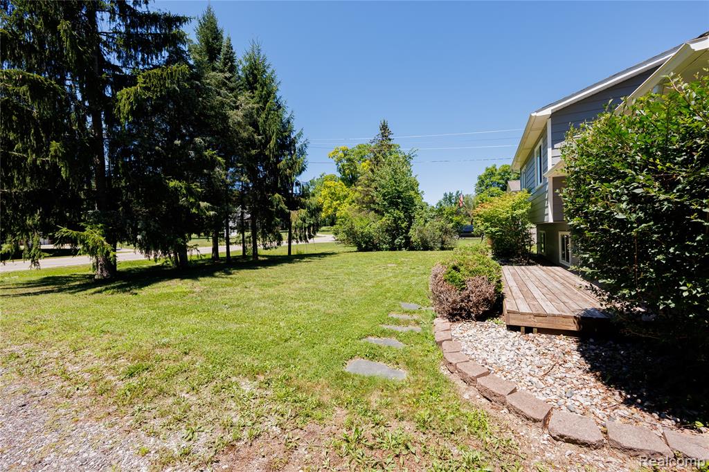 9420 Denton Hill Road, Fenton, MI 48430 — Photo 25