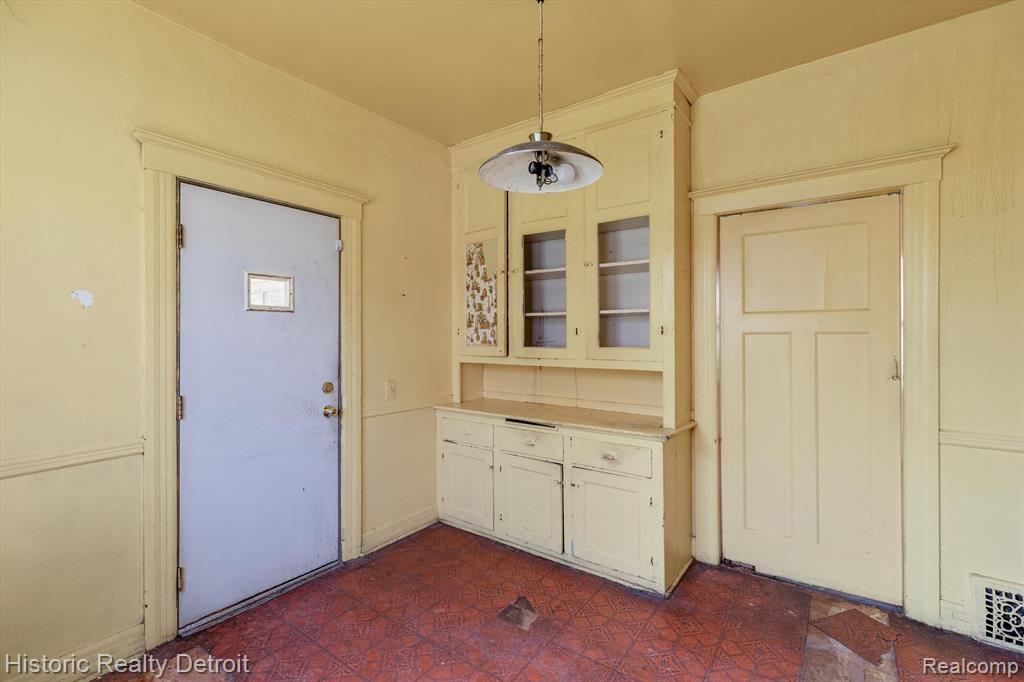 923 CALVERT Street, Detroit, MI 48202 — Photo 11