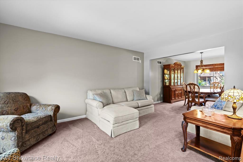 44847 Larkspur, Novi, MI 48377 — Photo 6
